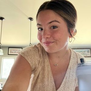 Meet your Posher, Chloe